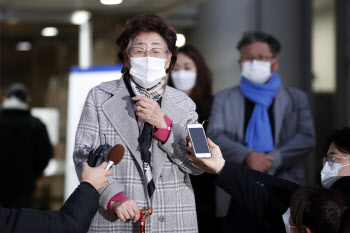 위안부 할머니 손배소 1심 승소, 法 "日 정부, 1억 원씩 배상하라"