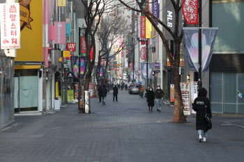 “내일 오전 8시부터 소상공인 버팀목자금 신청하세요”