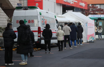 '병상 초과' 국가…감염병 앞에 나타났던 한계