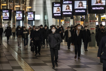 日 코로나, 신규확진 5000명대…"도쿄 올림픽 개최 어려울 것"