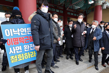 위기의 이낙연…텃밭 호남달래기 행보