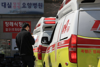 "구급차에 반려견도 태워줘"…소방대원 폭행한 50대 男 집유