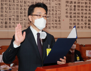 김진욱 후보자, 위장전입 의혹 사과…주식취득 논란도 검증