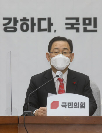 주호영, 가덕도 신공항에 "국책사업마다 특별법 만들거냐"