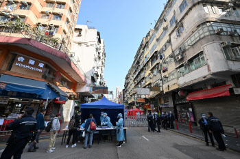 "주민 이탈 막자"…홍콩, 건물 200개동 전격 봉쇄