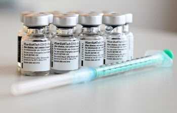 화이자 코로나 백신 허가심사 개시…아스트라 이어 두번째