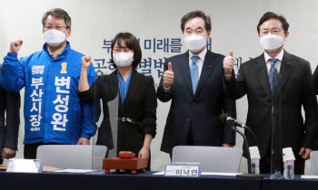 물들어오자 ‘가덕신공항’ 노젓는 與… “野 반대해도, 전쟁나도 추진”(종합)