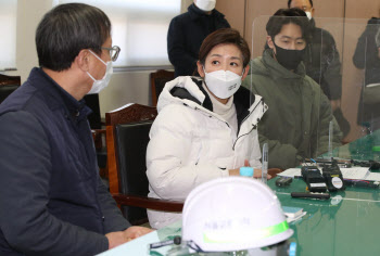 나경원은 '스타트업'·오세훈은 '부동산' 행보…안철수는 단일화 입장 표명