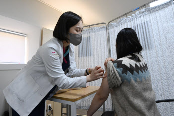 서울 확진자 하루만에 두배 늘어…“설 연휴 친지방문 자제”