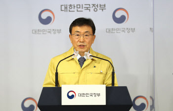 권덕철 "자율적 방역 전환 시점…유행 확산 시 거리두기 다시 상향"