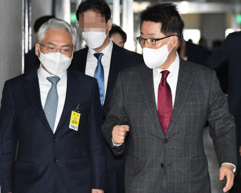 박지원 “MB 국정원 정치인 불법 사찰”… 與 진상규명 결의안 발의(종합)