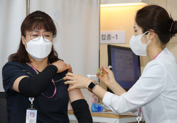 방역당국 "백신 1병, 6→7명분 늘리기…공식 검토하지 않아"