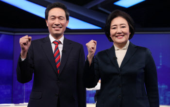 `대세론vs 500표 싸움`…`우·박 남매` ARS투표 시작