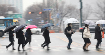 내일 수도권 등 최대 100㎜ 비 쏟아져…강원 영동 폭설 대비해야