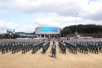 육사77기, 졸업·임관…미래 육군 주역 268명 소위 계급장