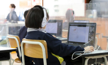 교육부 “원격수업 접속지연 송구…서버·네트워크 증설”