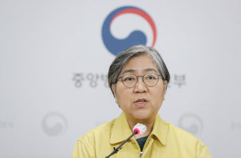 정은경 "백신 이상신고, 남성>여성·젊을수록·AZ 더 많아"