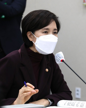유은혜 "조국 딸 입학 취소는 부산대 권한…22일까지 조치 계획 요구"