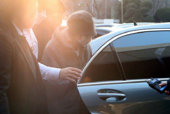 윤석열 장모 '비공개 재판' 불허...이번에도 실랑이 벌어져