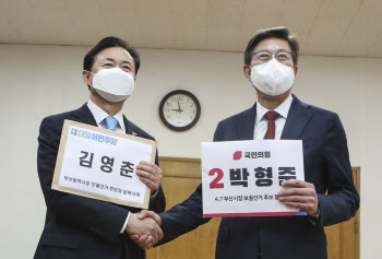 박형준, 5억 민사소송 공세 vs 김영춘, 부동산 재산공개 압박