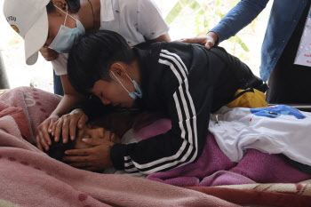 7세 소녀도 총격 사망…미얀마 군부, 되레 "시위대 탓" 책임 전가