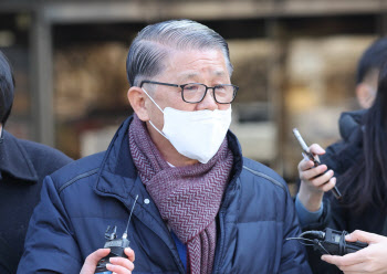 檢 '횡령·배임' 최신원 추가 수사…SK그룹 전 임원 소환 조사