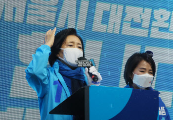 박영선, 여성부시장 도입 약속…젊은층 공략 집중