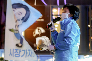 박영선 “저녁 8시까지 투표…마지막까지 ‘뚜벅뚜벅’ 갈 것”