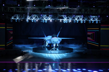 KAI, 한국형전투기 시제기 출고…“항공산업 역사적 이정표”