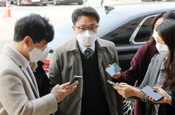 '비서관 특혜채용'에 발끈한 김진욱 "특혜인생은 모든 게 특혜로 보이나"