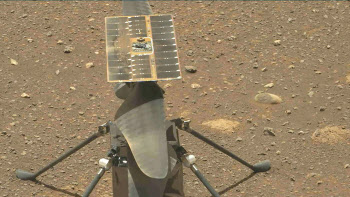 인류 최초 화성 탐사 헬기 '인제뉴어티' 첫 비행