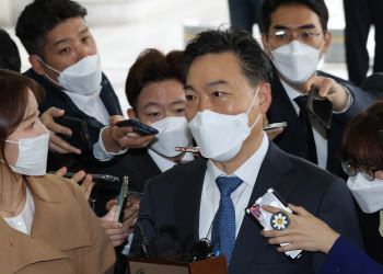 김오수 검찰총장 후보자 "檢 수사 중인 사건 일체 보고 안받는다"