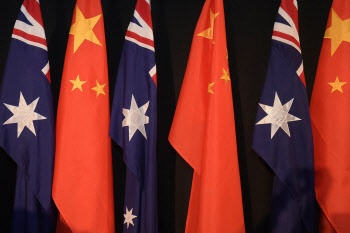 美에 줄선 호주에 중국 발끈…"경제대화 무기한 중단"