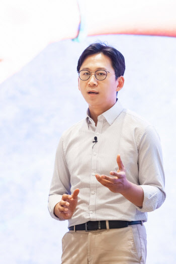 LG, 상위 1% 전문가급 '초거대 AI' 개발에 1억불 투자