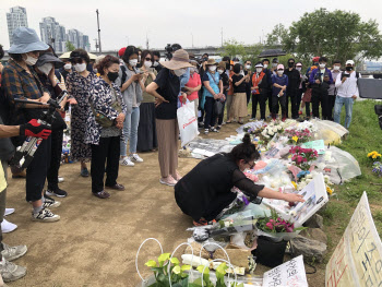 어느덧 한달…"故손정민 진실 밝혀라" 경찰 해명에도 의혹·불신 계속