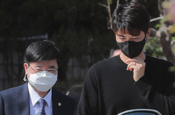 성폭력 폭로 당사자들, 기성용 변호사 고소…"허위사실 유포"