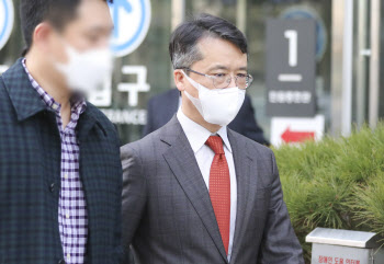 'BBQ 내부망 불법접속' 혐의 박현종 bhc 회장 "검찰이 확신 없이 기소"