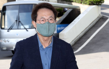 '조희연 특채 의혹' 전 비서실장 공수처 출석…압수물 분석 참관