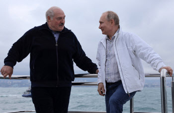 푸틴, 美·EU 제재 벨라루스에 5억달러 차관 지원 약속