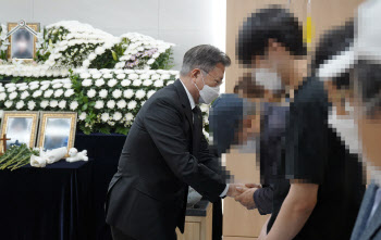 文대통령 조문 뒤 결국 쓰러진 女중사 어머니..."모두 아팠다"