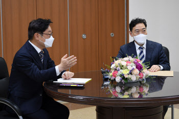 박범계 "어젯밤 김오수 만나 직제 개편안 견해차 좁혔다"