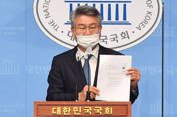 ‘與탈당권유’ 놓고 최문순 “잘한 일”… 김회재 “표만 쫓나”