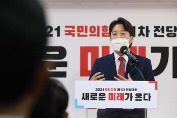 이준석 "대선 후보와 상의해 김종인 모셔오도록 노력"