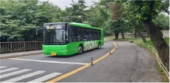 서울시 "8월부터 남산공원 관광은 친환경 전기 저상버스 이용하세요"