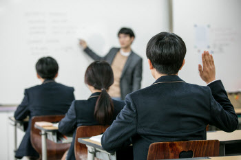 ②“한글 해석본도 이해 못해”…학력붕괴 체감하는 교사들