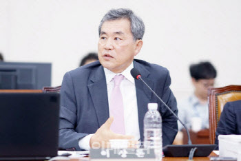 이상돈 "'법률가 윤석열' 낙제점…법치주의 대변할 수 있을까"