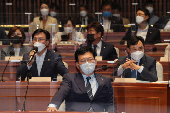 與 경선 연기, 반대 55.8% vs 찬성 24.0%… 지지층도 반대 우세