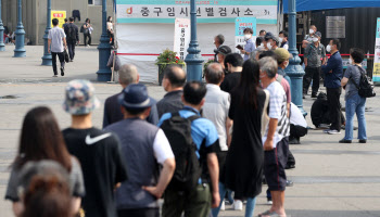 방역당국 "고3·교직원 내달 19일부터 접종, 접종대상자 확인 중"