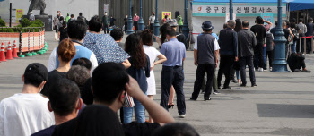 서울 신규 확진 375명 올 들어 최다…거리두기 개편 앞두고 비상