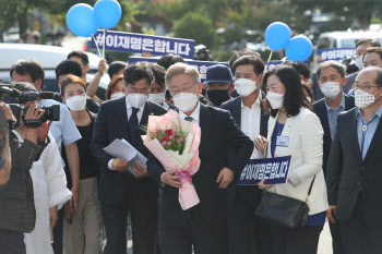 ‘흙수저 비주류’ 이재명 대선출마…윤석열과 빅매치 본격화